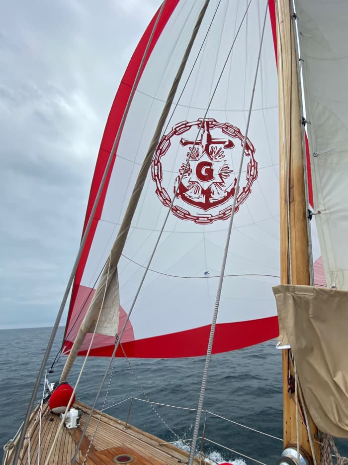 9 heures de navigation le long de la côte de San Roque
