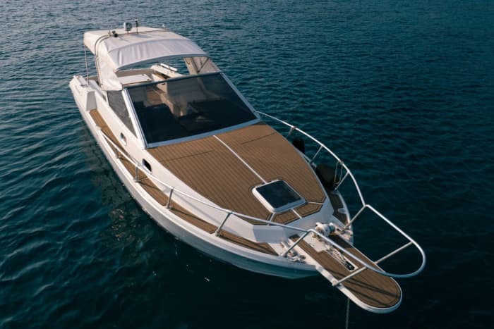 Profitez de chaque instant : une journée ensoleillée autour de Salamine en bateau à moteur
