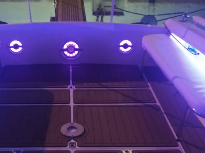 Profitez de chaque instant : une journée ensoleillée autour de Salamine en bateau à moteur