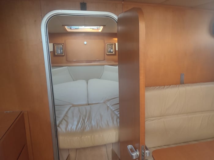 Profitez de chaque instant : une journée ensoleillée autour de Salamine en bateau à moteur