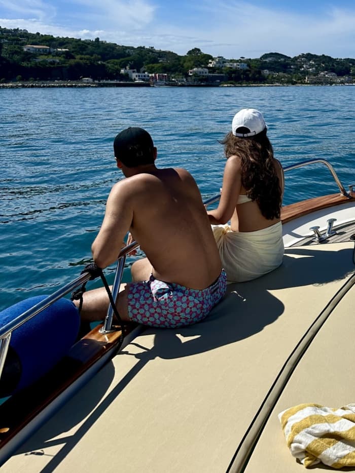 tour privato in barca a Ischia - acque cristalline, grotte e relax