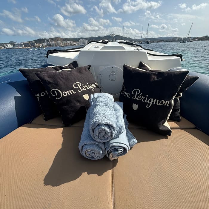 Wake Up to Paradise: Exclusive Early Morning Boat Tour