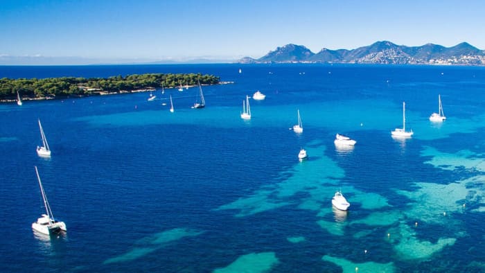 Een uitzonderlijke dagtocht tussen Cannes, Cap d'Antibes en de Lérins-eilanden aan boord van de Sessa C48.