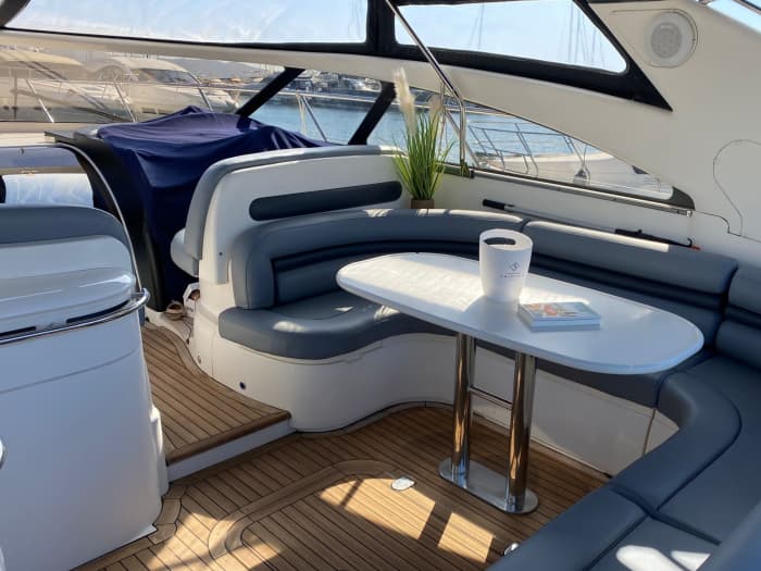 Discover the best coves of Menorca aboard the Yara Princess V50