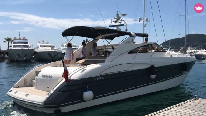 Discover the best coves of Menorca aboard the Yara Princess V50