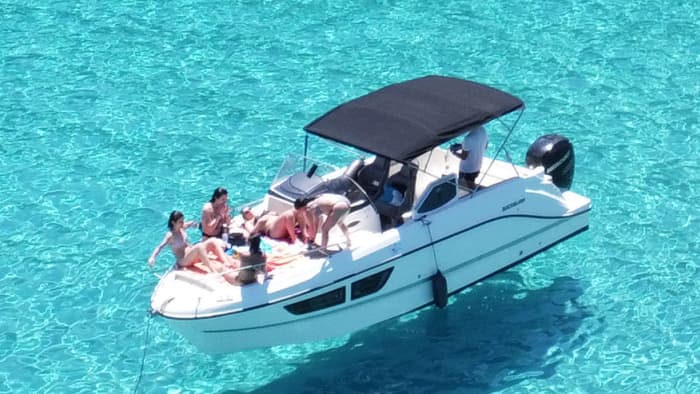 Exclusive mini-yacht tour of the Villasimius Marine Protected Area with a dip in the natural pools of Venus.