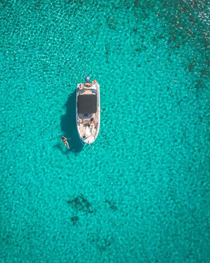 Excursion détente d'une demi-journée – Évasion au lagon bleu et dans la baie de Maslinica en bateau à moteur au départ de Split