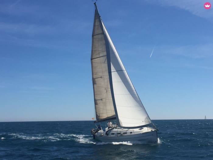 Barcelona by Sea: 2h Sailing Experience with Appetizers
