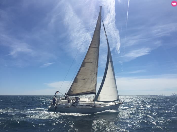Barcelona by Sea: 2h Sailing Experience with Appetizers
