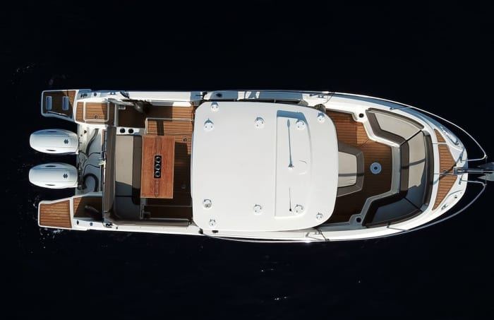 Your private motorboat for a day around Galéria