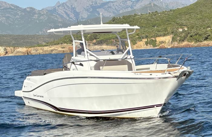 Your private motorboat for a day around Galéria