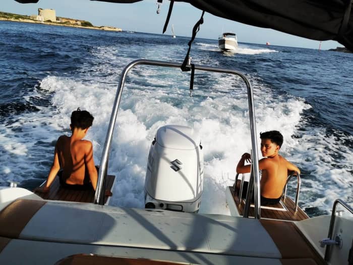 Een hele dag Menorca verkennen: ontdek verborgen baaien en kristalhelder water!