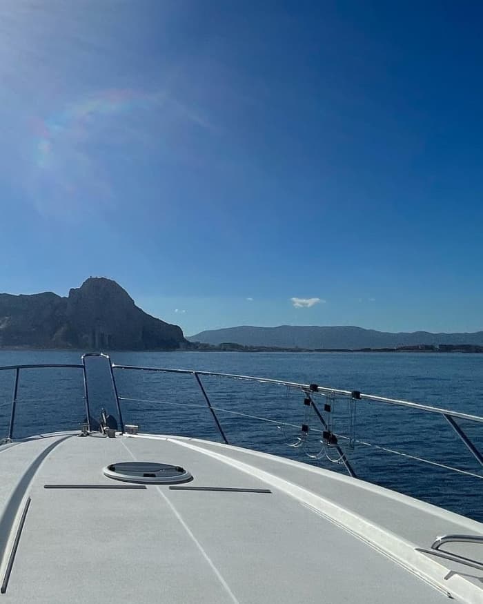 Meio dia de navegação e mergulho – 4h de fuga
