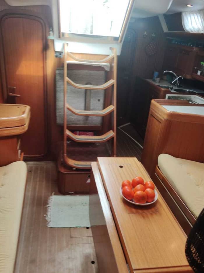 Geniet van een dag op zee in Lampedusa aan boord van een zeilboot.