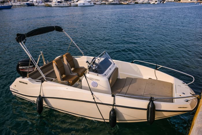4h to discover Marseille on a motorboat