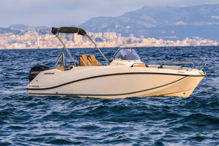 4h to discover Marseille on a motorboat