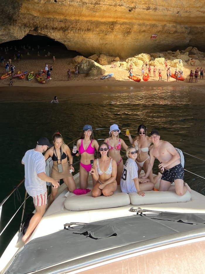 Luxury 4-hour yacht cruise: Jet ski (not included) and Portuguese Riviera, Bachelorette