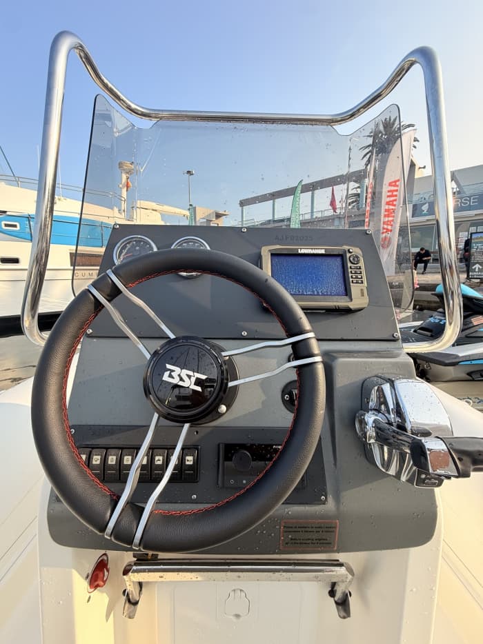 Genießen Sie eine 9-stündige Motorbootfahrt zur Erkundung von Ajaccio.