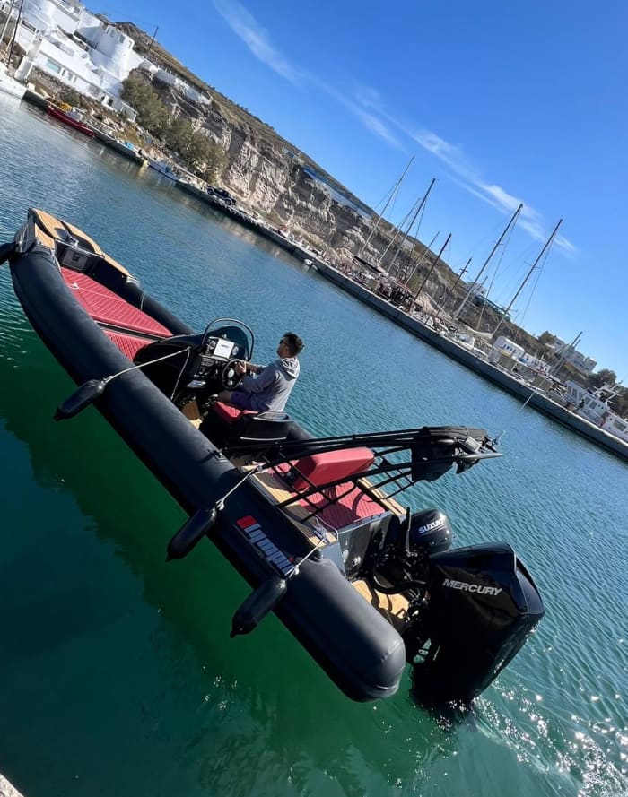 Your day in Paros: Rent a motorboat for 5h of discovery