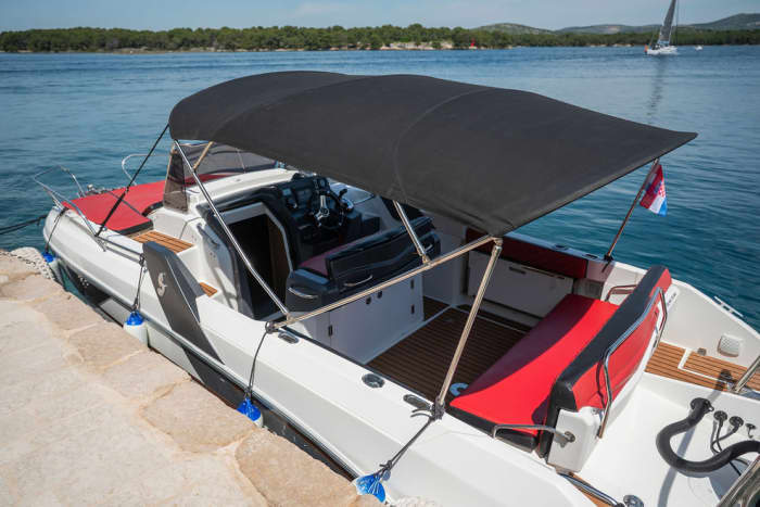 Sumérgete en aguas cristalinas: Un día completo alrededor de Šibenik.