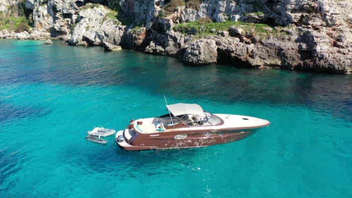 Espresso | An exclusive experience in Menorca aboard an elegant Riva-style yacht