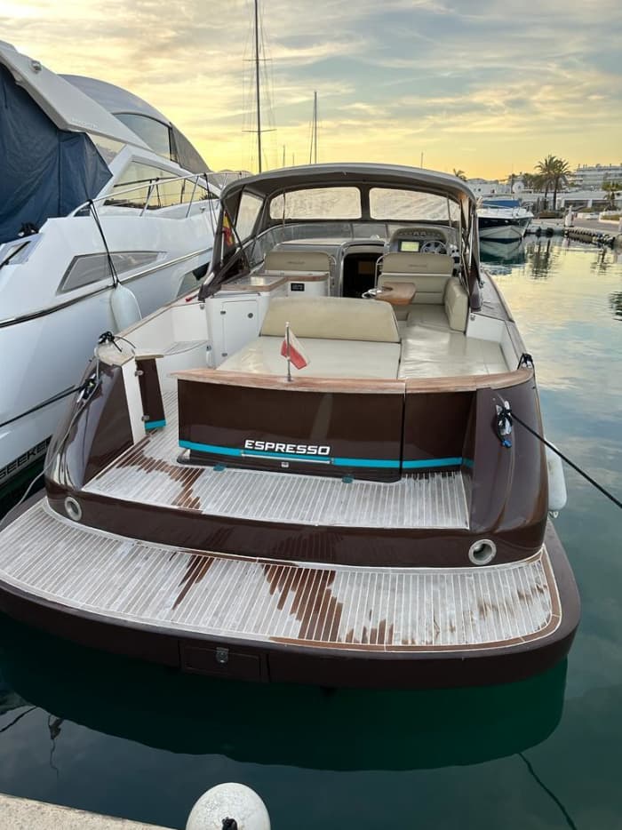 Espresso | An exclusive experience in Menorca aboard an elegant Riva-style yacht