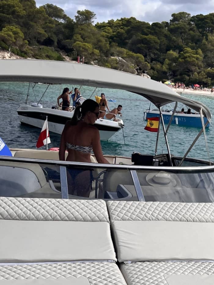 Espresso | An exclusive experience in Menorca aboard an elegant Riva-style yacht