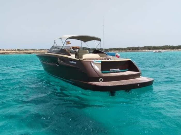 Espresso | An exclusive experience in Menorca aboard an elegant Riva-style yacht