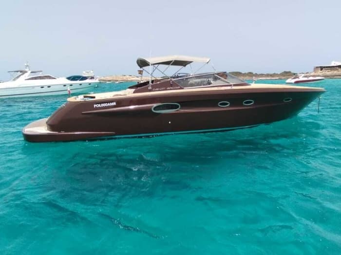 Espresso | An exclusive experience in Menorca aboard an elegant Riva-style yacht