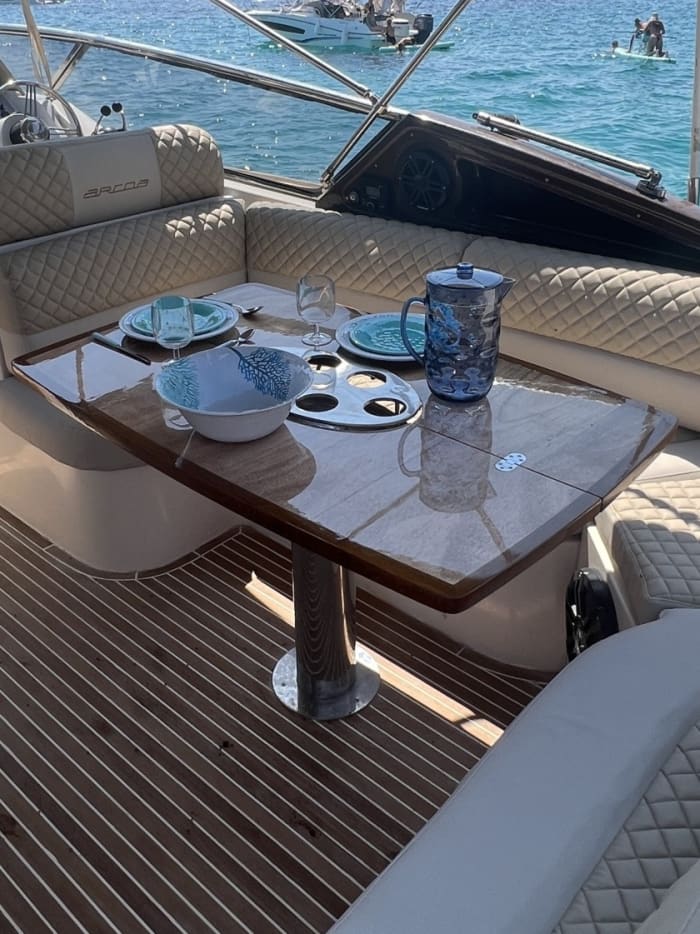 Espresso | An exclusive experience in Menorca aboard an elegant Riva-style yacht