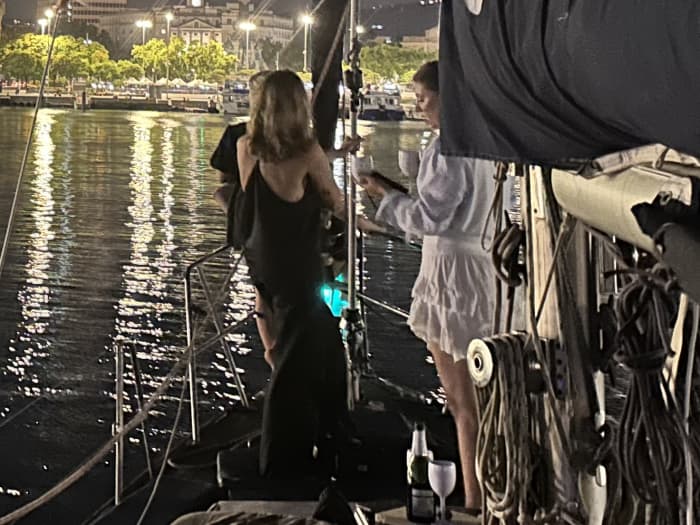 BOAT PARTY + FREE DRINKS & DJ SET - Groups - 4 hours outing