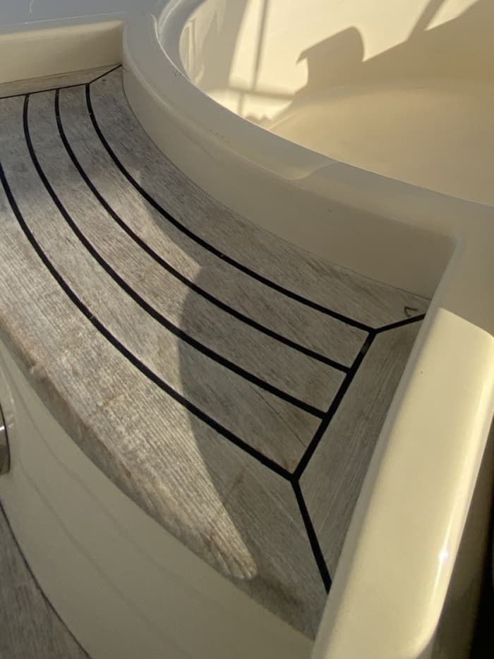 Entdecken Sie La Spezia in 9 Stunden: ein luxuriöses Erlebnis an Bord einer Motoryacht, ab 2000 Euro pro Tag, für bis zu sechs Personen, der Preis sinkt mit zunehmender Buchungsdauer.