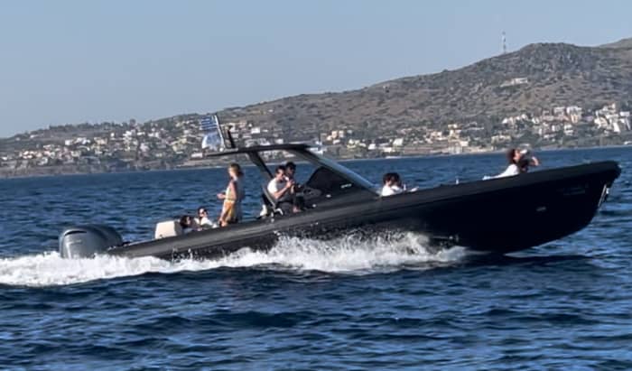 Escapade à Elounda : 4 heures de détente en bateau à moteur