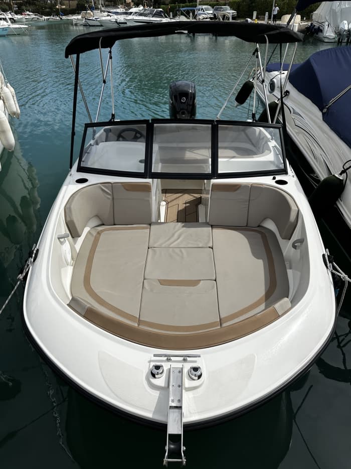 Ontdek de kust van Santa Ponsa: een complete dagtocht aan boord van een motorboot