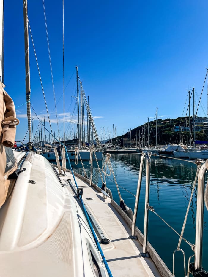 Un giorno alla scoperta di Punta Ala: la vera Dolce Vita in barca a vela