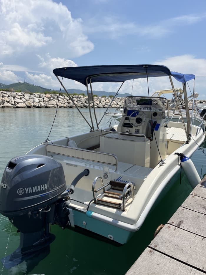 Une journée à Salerne sur un bateau à moteur