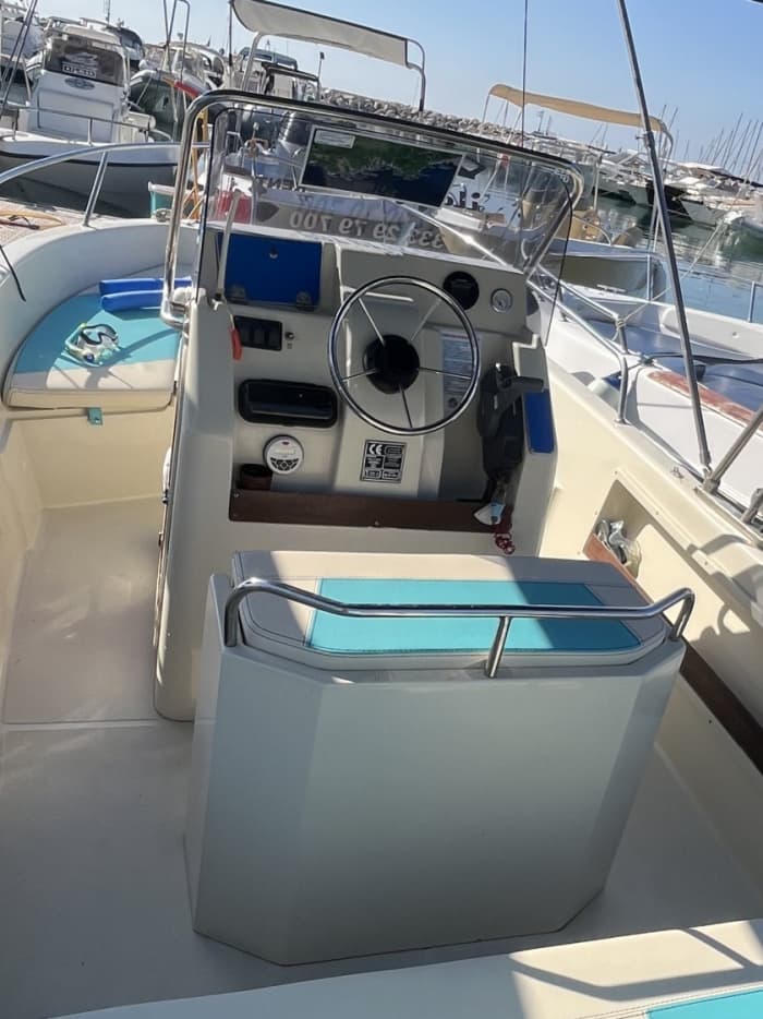Une journée à Salerne sur un bateau à moteur