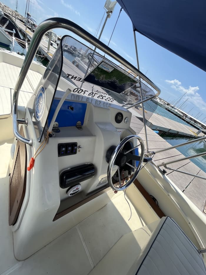 Une journée à Salerne sur un bateau à moteur