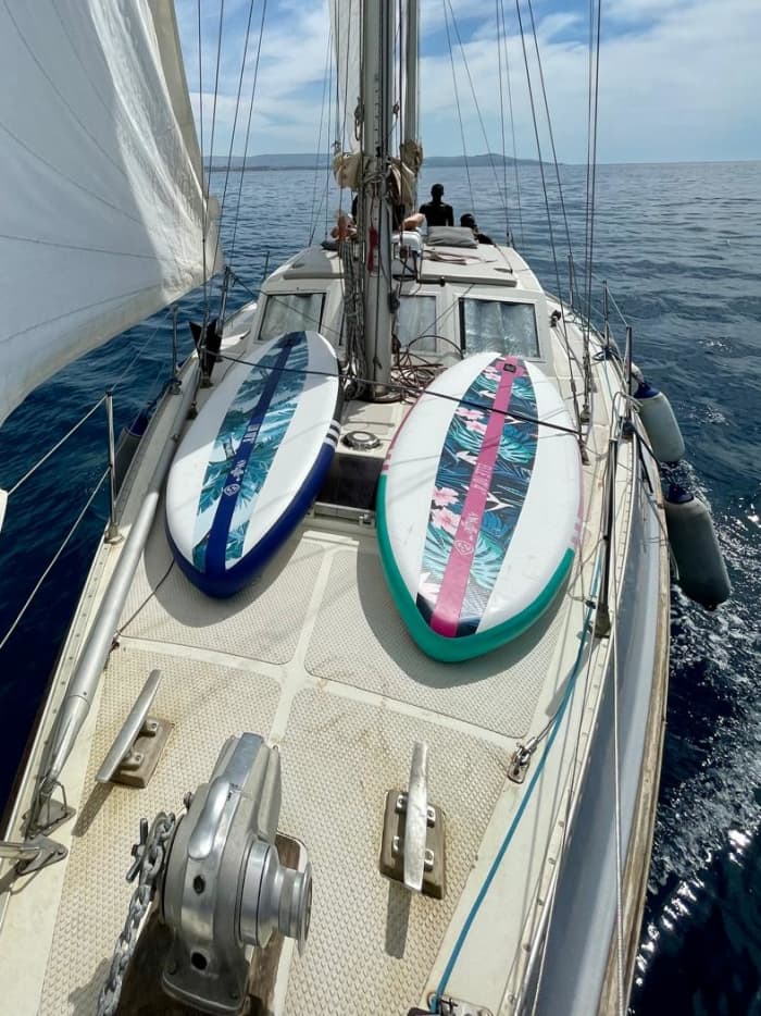 Genießen Sie einen Tag auf See in der Provinz Agrigent an Bord eines Segelboots.
