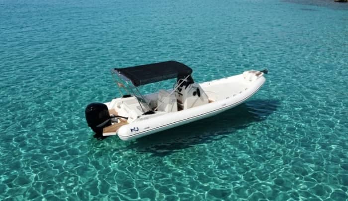 Full-day motorboat rental in Porto-Vecchio