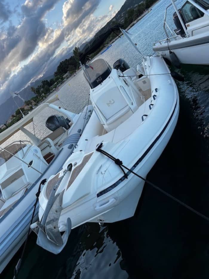 Easy Porto-Vecchio getaway: A 3h45 boat trip on a motorboat