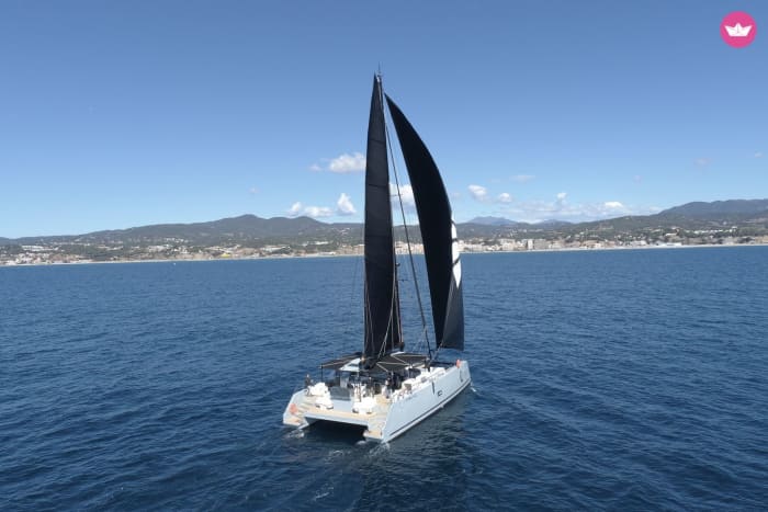 Mezza giornata da sogno in mare: calette segrete e relax a bordo