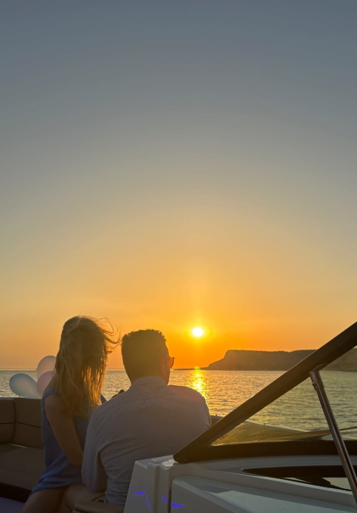 Romantische Sonnenuntergangskreuzfahrt mit Sea Ray 350 SLX