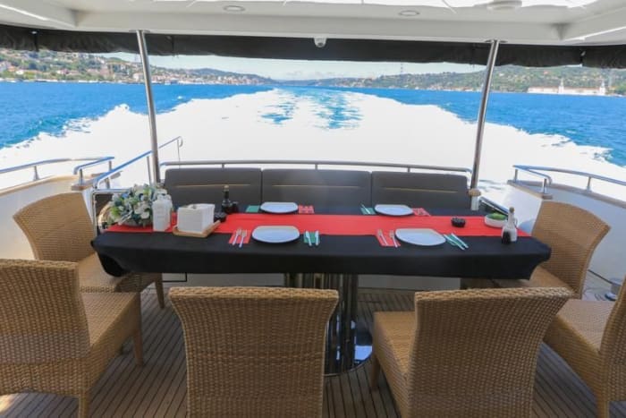 Esperienza di lusso a bordo di uno yacht sul Bosforo a Istanbul