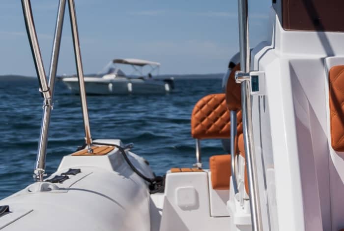 Louez un bateau à moteur pour 8 à 9 heures de plaisir