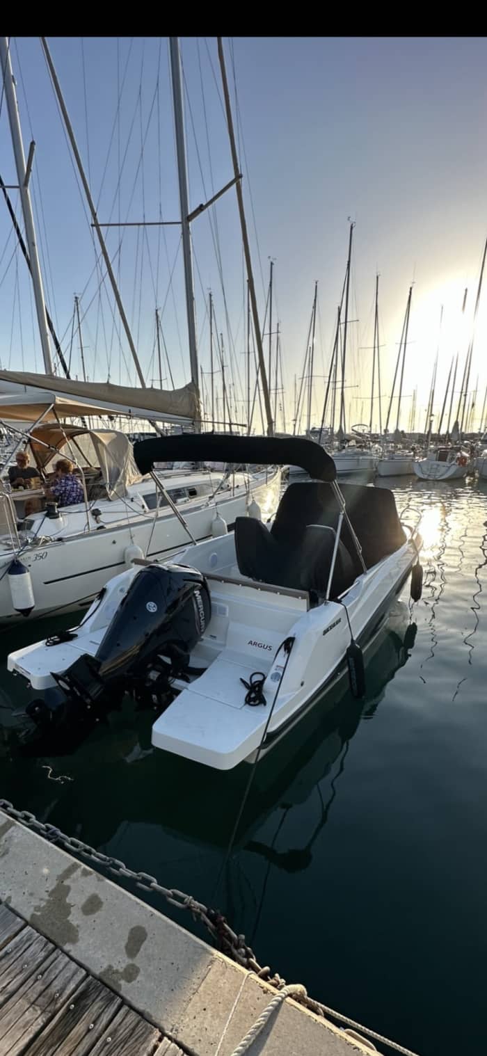 Zrelaksuj się na motorówce w La Ciotat przez 3 godziny i 45 minut