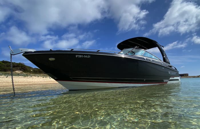 Monterey 278 All inclusive, fuel, skipper, Sail to Formentera Illetas with a fixed price and without worries.