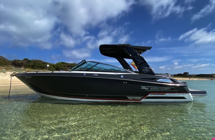 Monterey 278 All inclusive, fuel, skipper, Sail to Formentera Illetas with a fixed price and without worries.