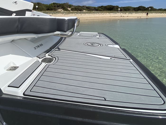 Monterey 278 All inclusive, fuel, skipper, Sail to Formentera Illetas with a fixed price and without worries.