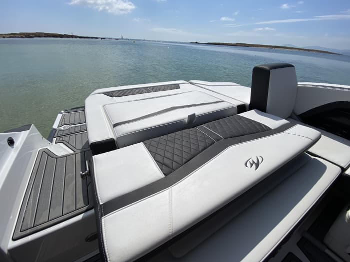 Monterey 278 All inclusive, fuel, skipper, Sail to Formentera Illetas with a fixed price and without worries.
